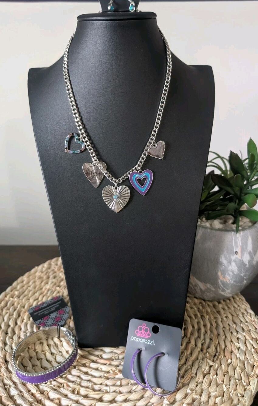 Paparazzi "Retro Rhapsody-Multi" December 2022 Fashion Fix Set Heart Charm Nklce